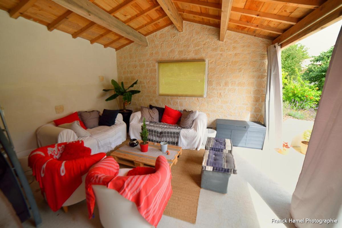 Le Clos Des Oiseaux Saintes Exterior photo